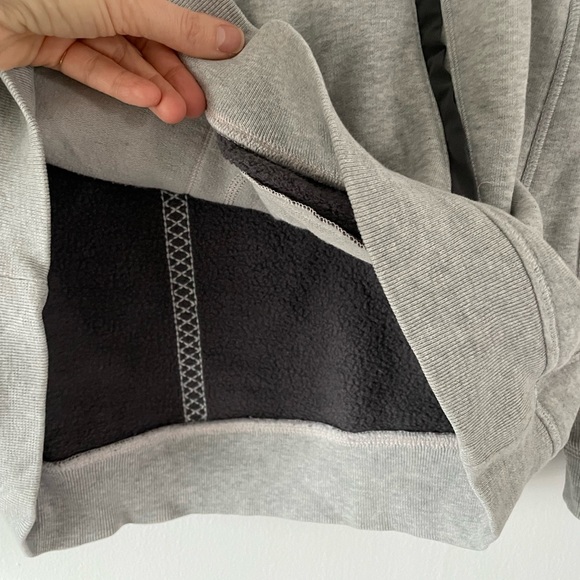 Lululemon Avenue Pullover in Heathered Light Grey / Soot Light - Picture 15 of 16